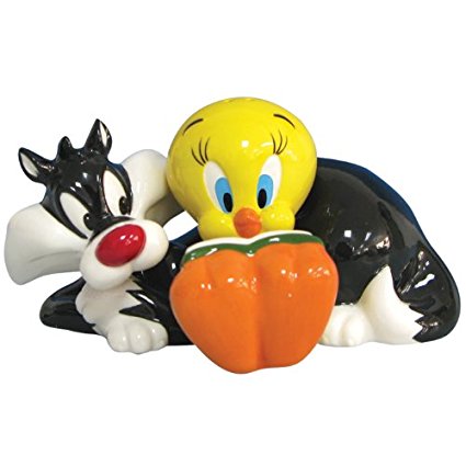 Westland Giftware Looney Tunes Magnetic Tweety and Sylvester Salt and Pepper Shaker Set, 3-Inch